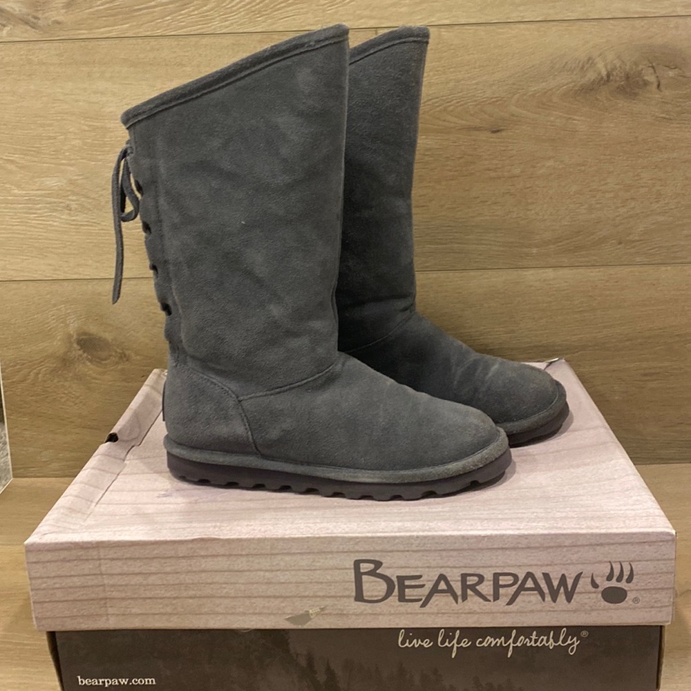 Bearpaw boots size 6.